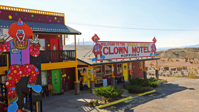 the clown motel